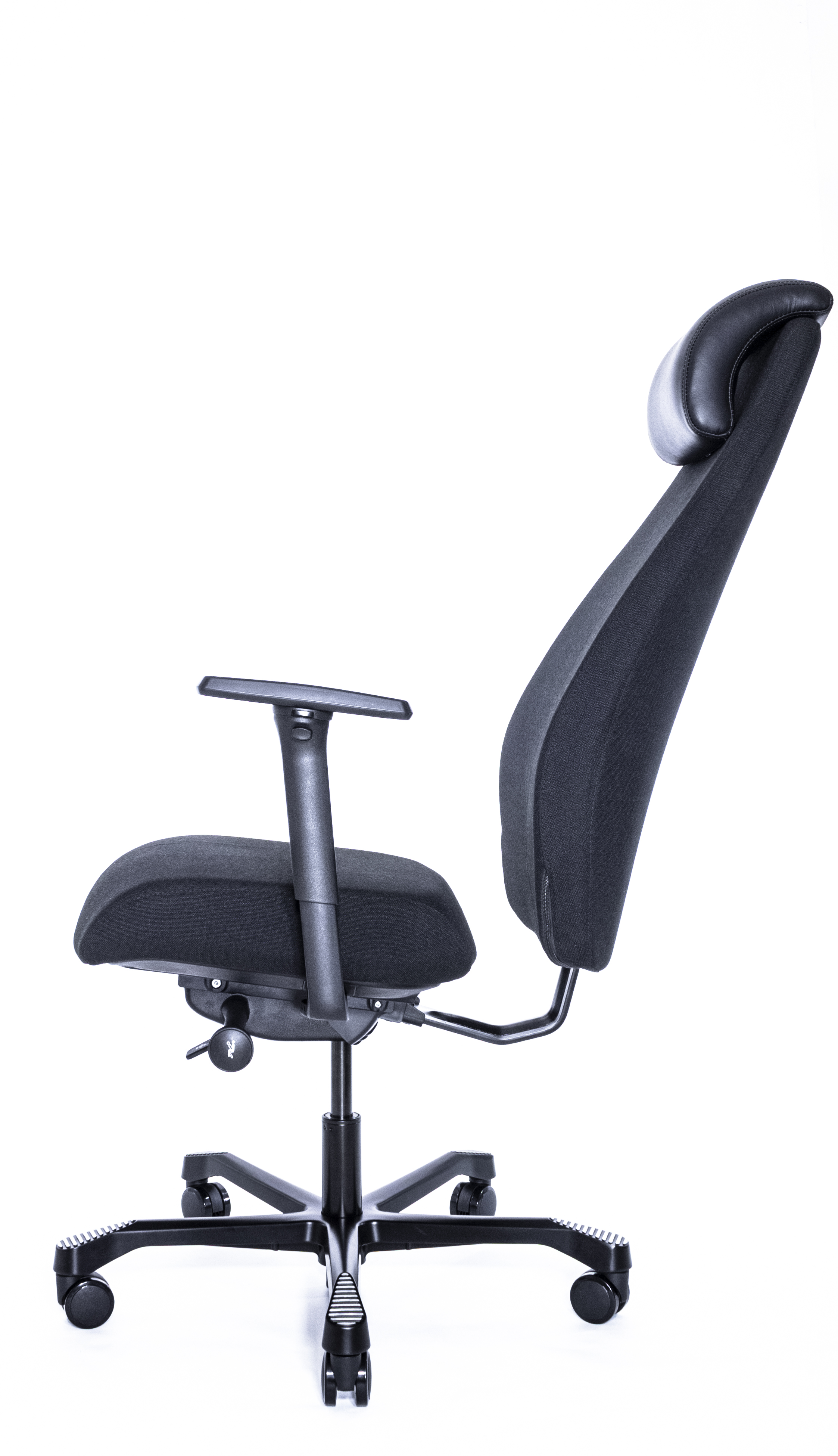 Эргономичное кресло Falto FIRST (наклон вперёд, зауженная спинка, ткань, чёрный)