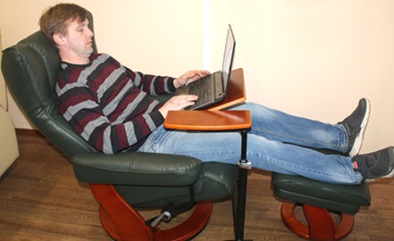 Кресло-реклайнер Relax MAURIS 7604W (кожа-зелен / дер-св.кор 007 Dark Green / 029 т. орех)