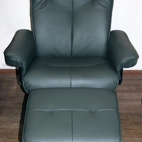 Кресло-реклайнер Relax MAURIS 7604W (кожа-зелен / дер-св.кор 007 Dark Green / 029 т. орех)